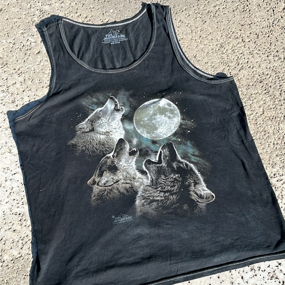 The Mountain Co. Wolves howling at moon 2007 tank top